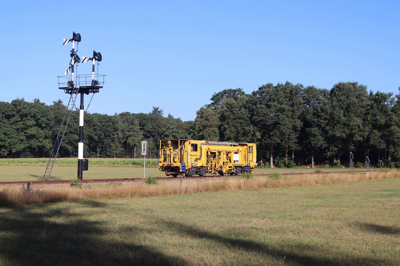 BAM Stopmachine met het fabrieksnummer 1214 en het UIC-nummer 99 84 942 8 702-7.